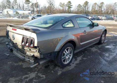 2005 Ford Mustang Gt Deluxe/Gt Premium z USA, uszkodzony, nr VIN 1ZVFT82H455127716
